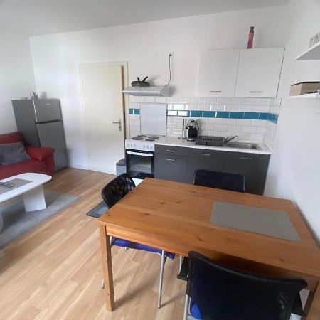 Schoene 2 Zimmer Apartment In Krefeld City, Monteur Wohnung Netflix & Prime Exterior foto