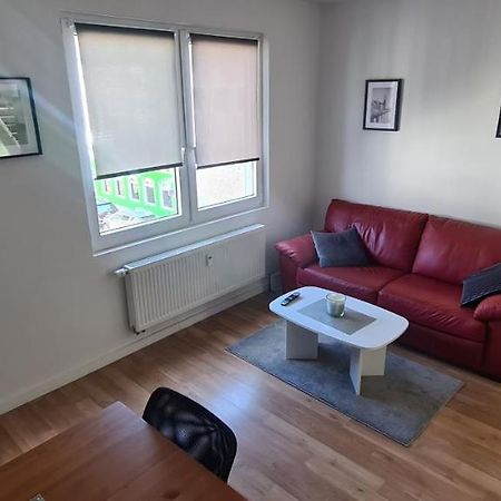 Schoene 2 Zimmer Apartment In Krefeld City, Monteur Wohnung Netflix & Prime Exterior foto
